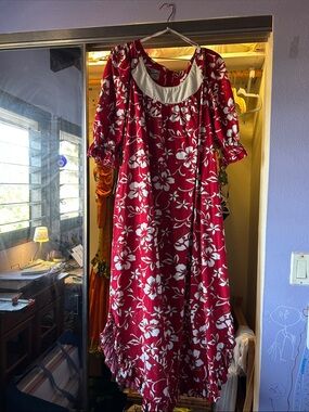 Hilo Hattie Red and White Floral Maxi Mu'umu'u Dress